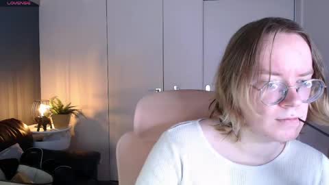 Snapshot of amanda_butlerr chatting on 05.08.26 Hi im Amanda online show from 05.08.26