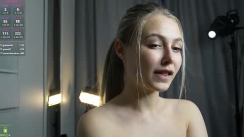 Snapshot of amanda_sayhey chatting on 11.02.25 online show from 11.02.25