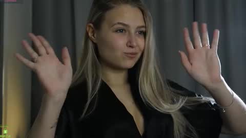 Snapshot of amanda_sayhey chatting on 11.05.25 online show from 11.05.25