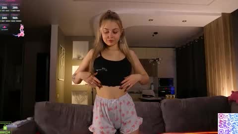 Snapshot of amanda_sayhey chatting on 02.08.26 online show from 02.08.26