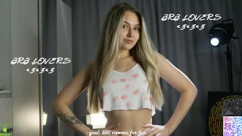 Snapshot of amanda_sayhey chatting on 04.11.26 online show from 04.11.26