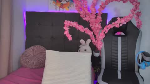 Snapshot of amandabrooks_18 chatting on 09.23.25 Amanda online show from 09.23.25