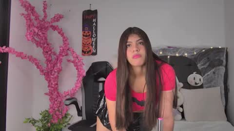 Snapshot of amandabrooks_18 chatting on 10.06.25 Amanda online show from 10.06.25