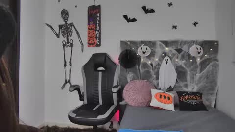 Snapshot of amandabrooks_18 chatting on 10.07.25 Amanda online show from 10.07.25