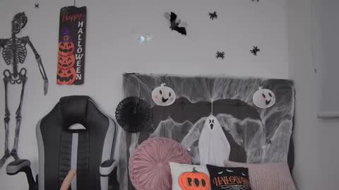 Snapshot of amandabrooks_18 chatting on 10.15.25 Amanda online show from 10.15.25