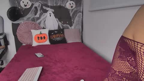 Snapshot of amandabrooks_18 chatting on 10.19.25 Amanda online show from 10.19.25