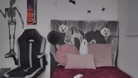 Snapshot of amandabrooks_18 chatting on 10.25.25 Amanda online show from 10.25.25