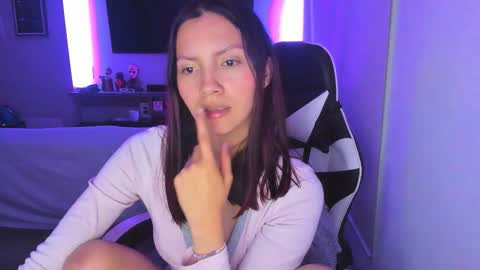 Snapshot of amara_22_ chatting on 09.09.25 Liz online show from 09.09.25