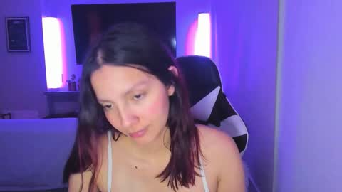 Snapshot of amara_22_ chatting on 09.12.25 Liz online show from 09.12.25