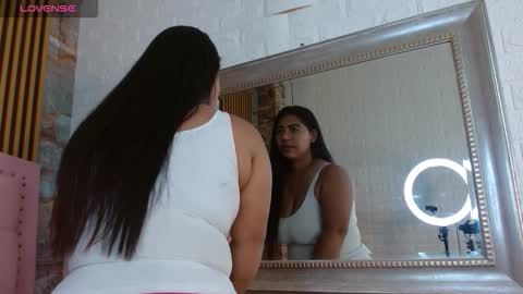 Snapshot of amara__hank chatting on 11.10.25 amara__hank online show from 11.10.25