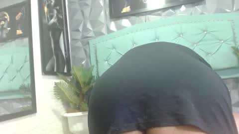 Snapshot of amara__hank chatting on 11.26.25 amara__hank online show from 11.26.25