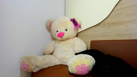 Snapshot of amara_brunet chatting on 11.14.25 amara_brunet online show from 11.14.25