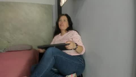 Snapshot of amara_luxe chatting on 11.20.25 amara_luxe online show from 11.20.25