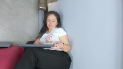 Snapshot of amara_luxe chatting on 11.29.25 amara_luxe online show from 11.29.25