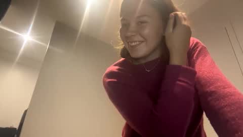 Snapshot of amaraelise chatting on 01.16.25 Amara Elise online show from 01.16.25