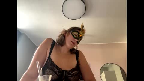 Snapshot of amaraelise chatting on 01.26.25 Amara Elise online show from 01.26.25