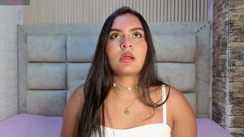 amarahanks_ online show from 12.16.25