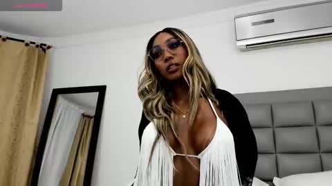 Snapshot of amaraluxe chatting on 10.11.25 amaraluxe online show from 10.11.25