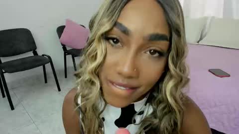 Snapshot of amaraluxe chatting on 11.06.25 amaraluxe online show from 11.06.25