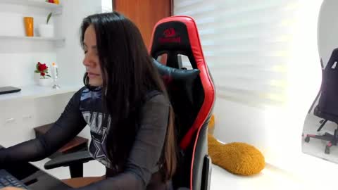 Snapshot of amaranta69_cam chatting on 02.15.25 AMARANTA online show from 02.15.25