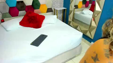 Snapshot of amarantha_hans chatting on 02.19.25 amarantha_hans online show from 02.19.25
