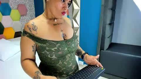 Snapshot of amarantha_hans chatting on 02.21.25 amarantha_hans online show from 02.21.25