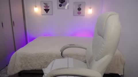 Snapshot of amarantha_ross chatting on 12.18.24 Amarantha online show from 12.18.24