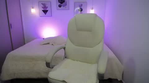 Snapshot of amarantha_ross chatting on 10.04.25 Amarantha online show from 10.04.25