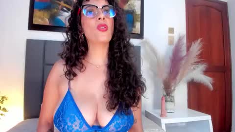 Amara Yasbel online show from 11.01.25