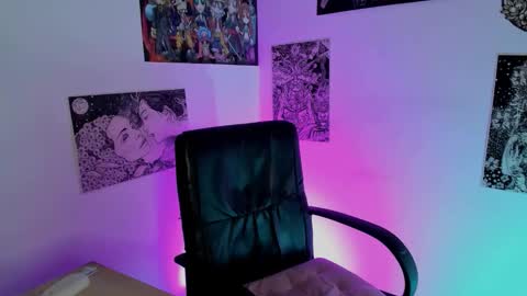 Snapshot of amaryllis_vizcaya chatting on 12.21.25 Katt online show from 12.21.25