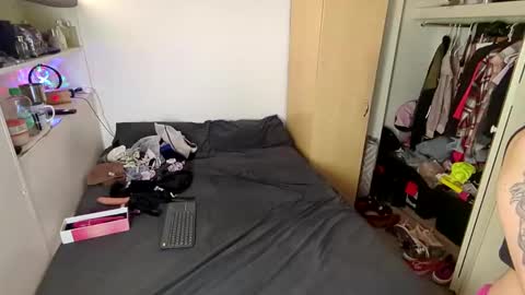 Kissra online show from 02.12.25