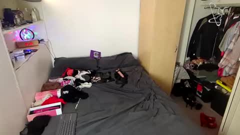 Kissra online show from 02.17.25