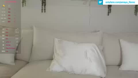 Snapshot of amaya_floress chatting on 10.18.25 amaya_floress online show from 10.18.25