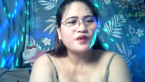 Snapshot of amazing_angel22 chatting on 04.28.26 amazing angel online show from 04.28.26