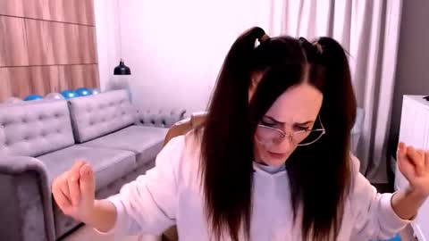 Izza online show from 10.29.25