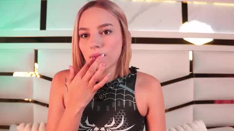 Julieta  online show from 12.04.25