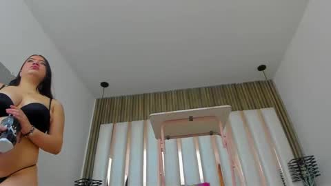 Snapshot of ambargills chatting on 11.11.25 AmbarGills online show from 11.11.25