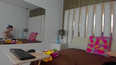 Snapshot of ambargills chatting on 11.12.25 AmbarGills online show from 11.12.25