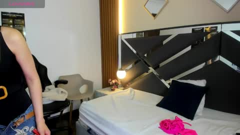 Ambar Ross online show from 04.01.26