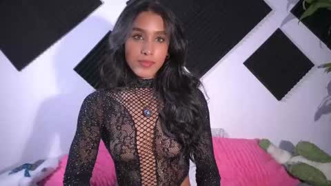 Snapshot of ambeer_rousess chatting on 11.02.25 Amber online show from 11.02.25