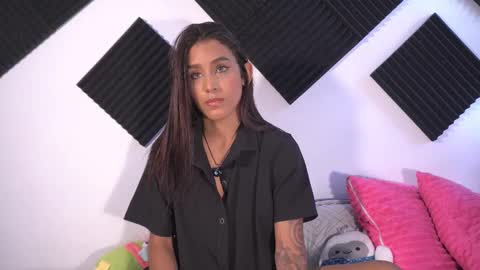 Snapshot of ambeer_rousess chatting on 12.14.25 Amber online show from 12.14.25