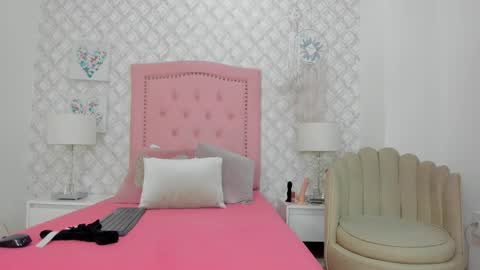 Snapshot of amber__ferrera chatting on 12.20.25 amber ferrera online show from 12.20.25