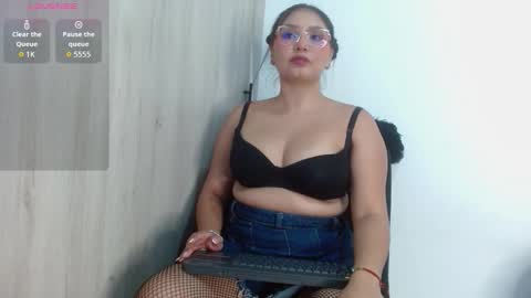 Snapshot of amber__muse chatting on 12.16.25 Amber online show from 12.16.25