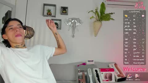 Snapshot of amber_adams_ chatting on 12.20.25 Amber online show from 12.20.25