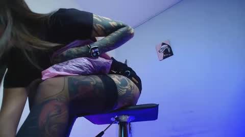 Snapshot of amber_blair chatting on 11.19.25 amber_blair online show from 11.19.25