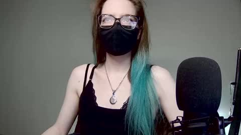 Snapshot of amber_candyfloss chatting on 02.05.25 Amber non-nude model online show from 02.05.25