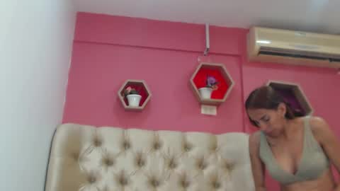 Amber Moore online show from 11.20.25