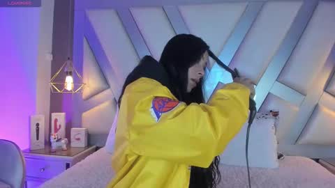 Snapshot of amber_villalobos chatting on 12.17.25 Tell me Amber online show from 12.17.25