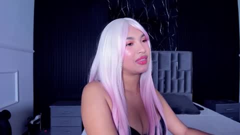 Snapshot of amberashford chatting on 09.18.25 Amber Ashford online show from 09.18.25