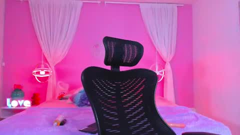Snapshot of amberprescott chatting on 12.14.24 Amber online show from 12.14.24
